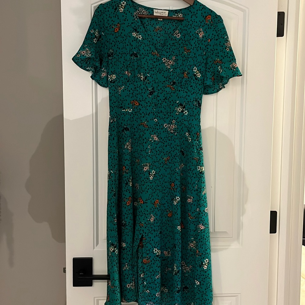 Beautiful green floral dress midi length